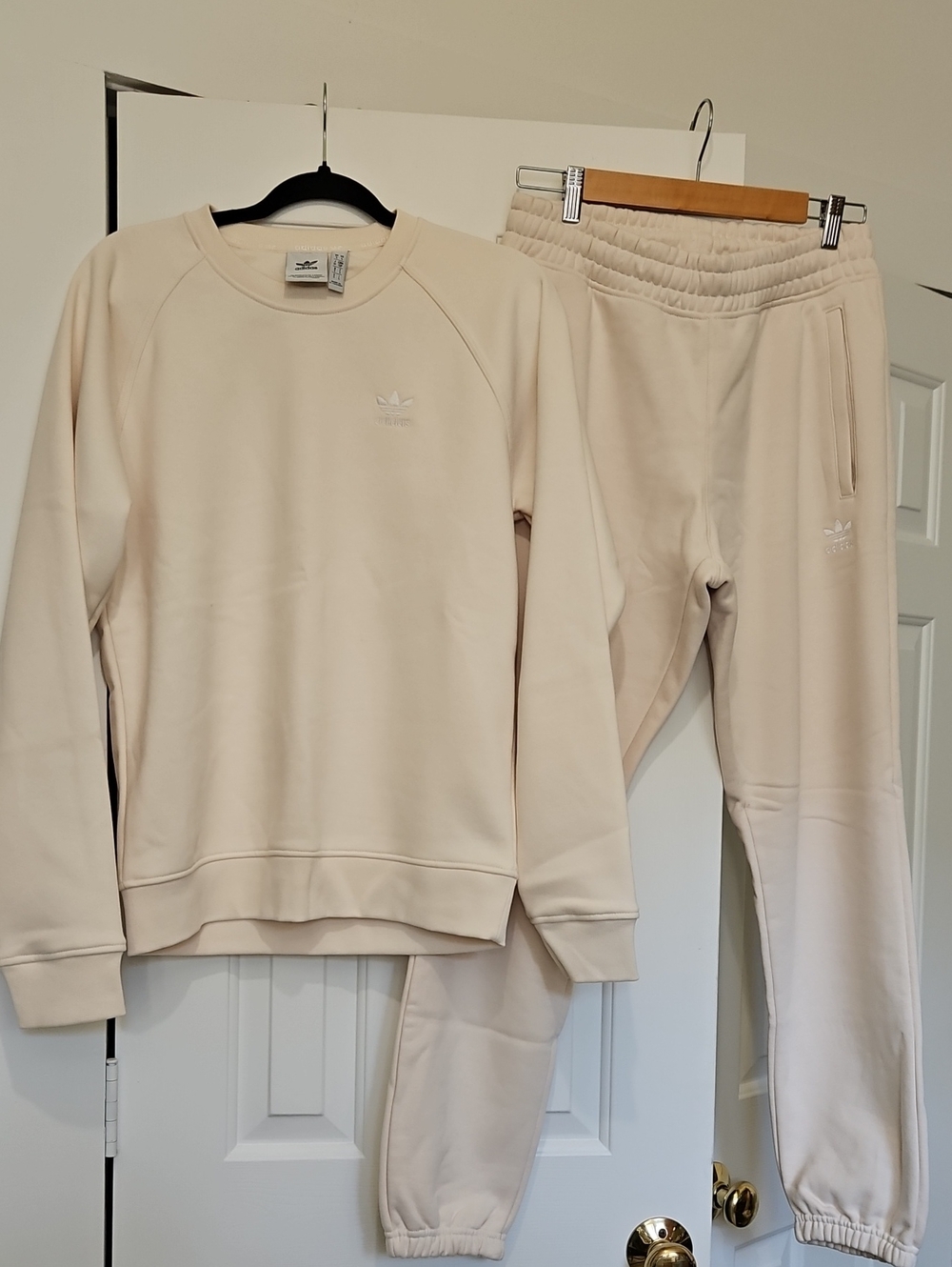 adidas Women’s Cream Crewneck Sweatshirt and Pants S/M— Trefoil Logo